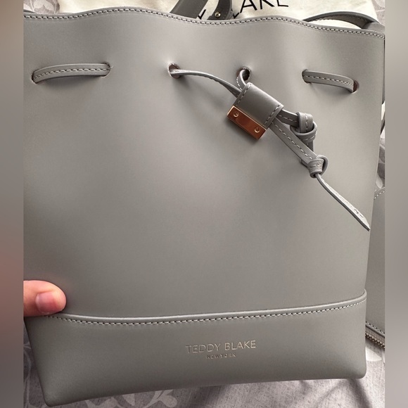 Teddy Blake Eliza vitello 9” bucket bag - Picture 2 of 8